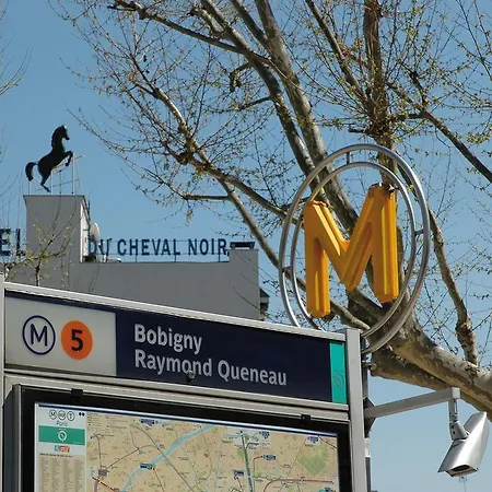 ホテル Le Cheval Noir Paris パンタン