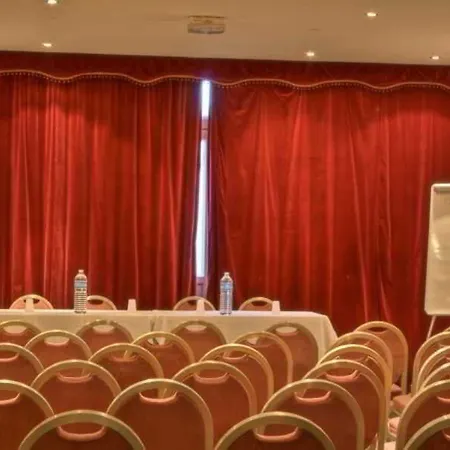 فندق لي تشيفال نوار هوتل باريس بانتين بونتا