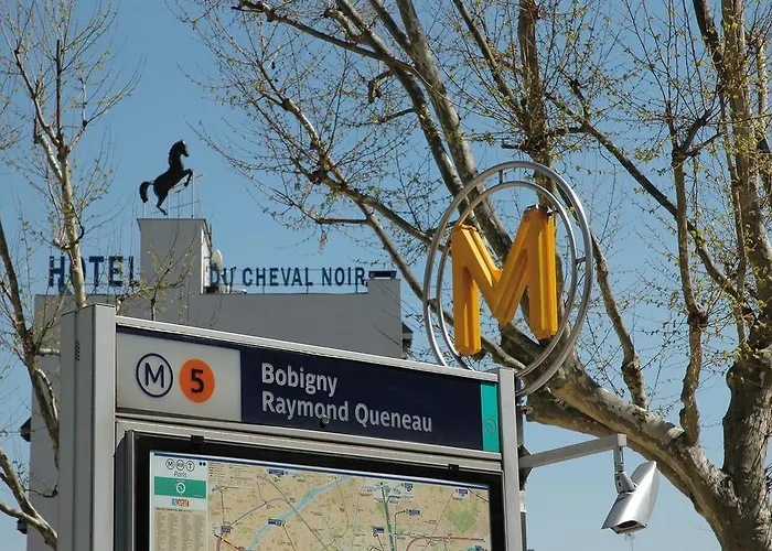 ホテル Le Cheval Noir Paris パンタン